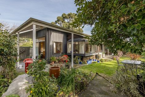 Photo of property in 15 Milnebank Street, Upper Riccarton, Christchurch, 8041