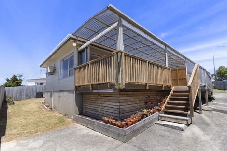 Photo of property in 2/1 Kahika Road, Birkdale, Auckland, 0626