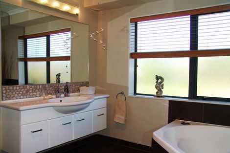 Photo of property in 33 Mangauika Road, Pirongia, Te Awamutu, 3876