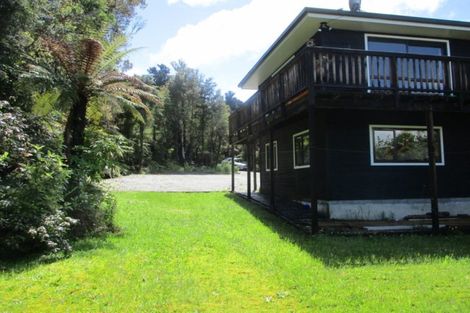 Photo of property in 14 Korua Street, Moana, 7872