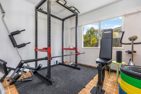 Photo of property in 12 Finlow Drive, Te Atatu South, Auckland, 0610