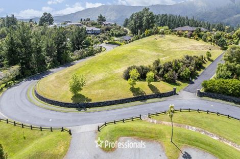 Photo of property in 18 Mount Marua Way, Timberlea, Upper Hutt, 5018