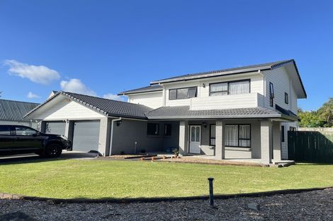 Photo of property in 27 Charles Prevost Drive, The Gardens, Auckland, 2105