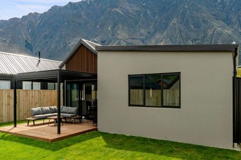 Photo of property in 20 Fallow Street, Jacks Point, 9371