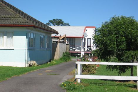 Photo of property in 2/24 Brains Road, Kelston, Auckland, 0602