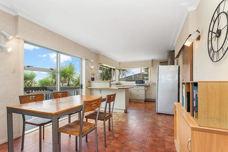 Photo of property in 15 Eyre Street, Henderson, Auckland, 0612