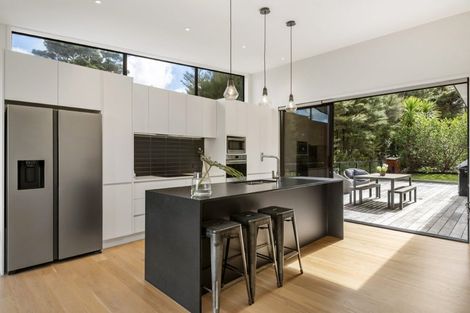 Photo of property in 17 Chatham Avenue, Paremoremo, Auckland, 0632