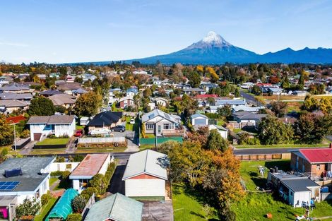 Photo of property in 22 Karaka Street, Inglewood, 4330