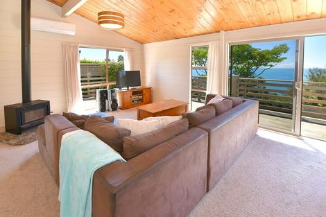 Photo of property in 106 Vipond Road, Stanmore Bay, Whangaparaoa, 0932