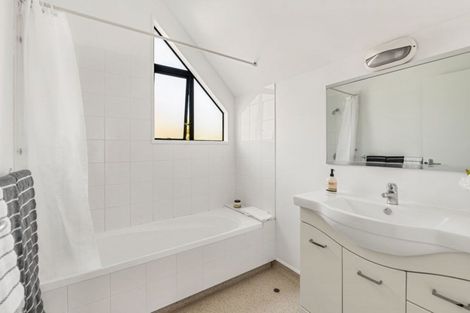 Photo of property in 2/74 Waiwhetu Road, Waiwhetu, Lower Hutt, 5010