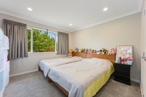Photo of property in 1b Harrowglen Drive, Northcross, Auckland, 0632