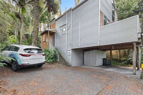 Photo of property in 209 Laingholm Drive, Laingholm, Auckland, 0604