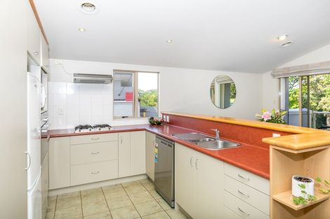 Photo of property in 2/20 Ruakiwi Road, Hamilton Lake, Hamilton, 3204