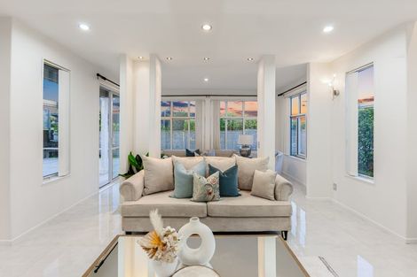 Photo of property in 52 Chesterfield Way, Orewa, 0931