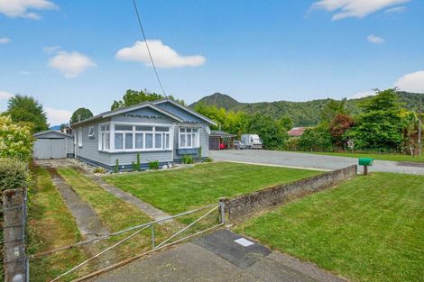 Photo of property in 12 Hampden Street, Murchison, 7007