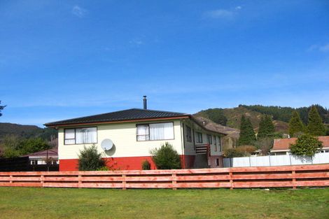 Photo of property in 11-13 Jacobson Street, Reefton, 7830