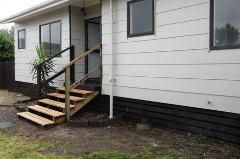 Photo of property in 2/11 De Bloge Place, Clendon Park, Auckland, 2103