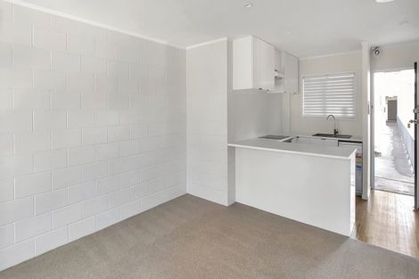 Photo of property in 15 Queen Mary Avenue, New Lynn, Auckland, 0600