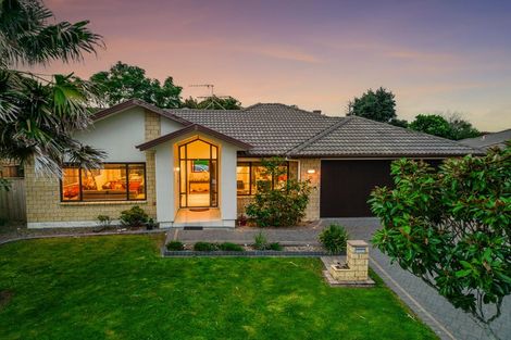 Photo of property in 11 Walter Haddrell Crescent, Flat Bush, Auckland, 2016