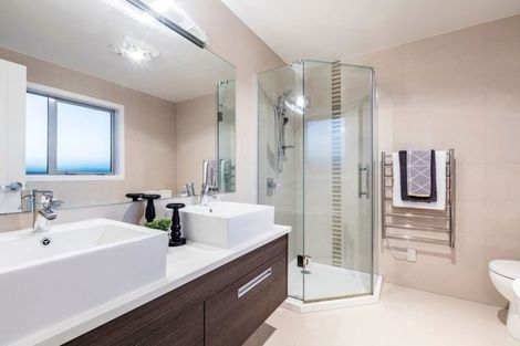 Photo of property in 99 Medallion Drive, Oteha, Auckland, 0632