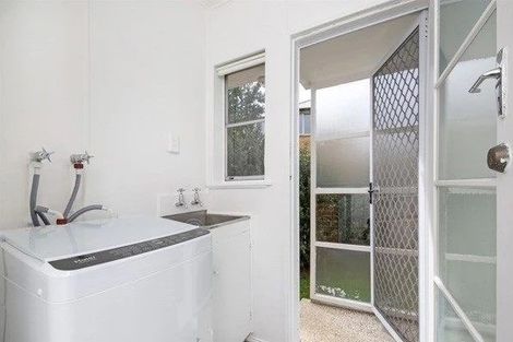 Photo of property in 2/44 Moore Street, Hillcrest, Auckland, 0627