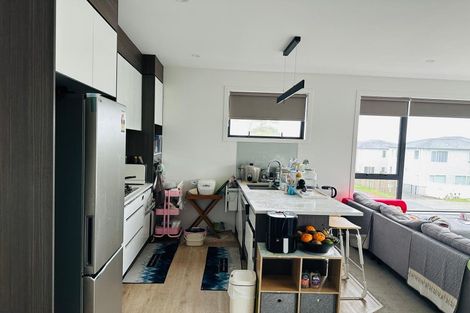 Photo of property in 216a Bucklands Road, Bucklands Beach, Auckland, 2012