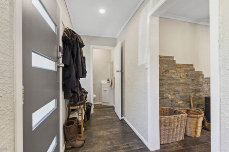 Photo of property in 1 Williams Terrace, Fitzherbert, Palmerston North, 4410