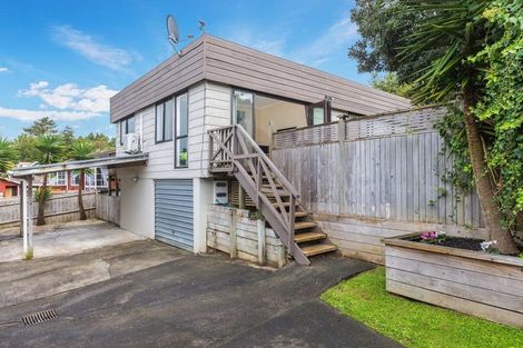 Photo of property in 2/5 Witheford Drive, Bayview, Auckland, 0629