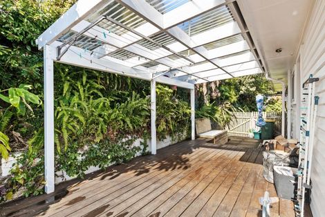 Photo of property in 1 Bonithon Avenue, Moturoa, New Plymouth, 4310