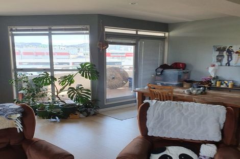 Photo of property in Grandstand Apartments, 4/80 Kent Terrace, Mount Victoria, Wellington, 6011