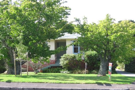 Photo of property in 6 Covil Avenue, Te Atatu South, Auckland, 0610