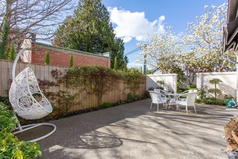 Photo of property in 39 Garreg Road, Fendalton, Christchurch, 8052