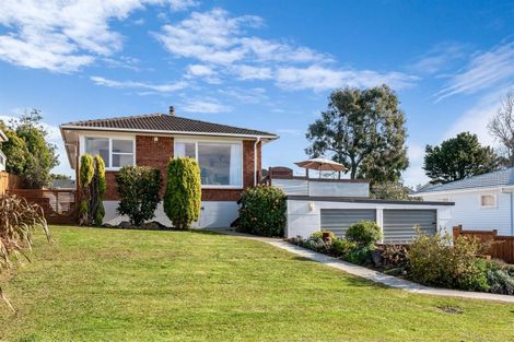 Photo of property in 25 Borrowdace Avenue, Botany Downs, Auckland, 2010