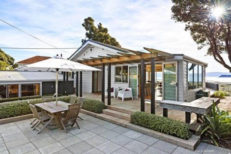 Photo of property in 42 Pukatea Street, Eastbourne, Lower Hutt, 5013