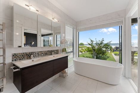 Photo of property in 29 Pukenamu Road, Rainbow Point, Taupo, 3330