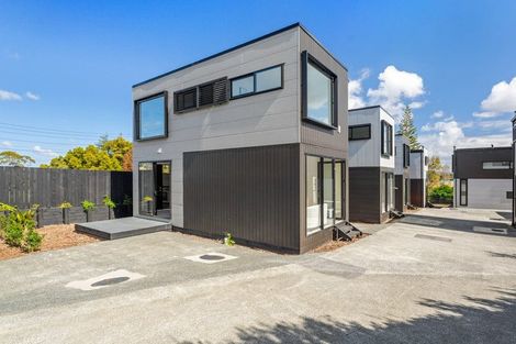 Photo of property in 2/10 Hutchinsons Road, Bucklands Beach, Auckland, 2014