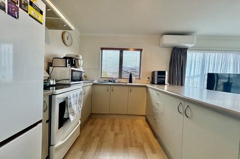 Photo of property in 41 Vera Road, Te Atatu South, Auckland, 0610