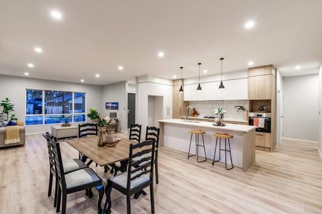 Photo of property in 10 Tarras Road, Kumeu, 0810