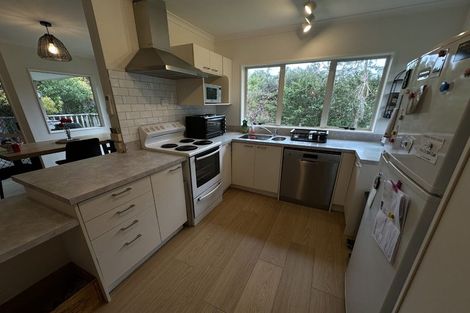 Photo of property in 8a Langton Road, Stanmore Bay, Whangaparaoa, 0932