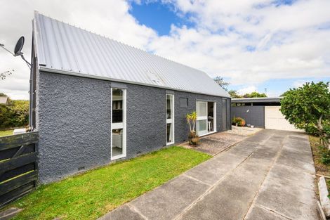 Photo of property in 9 Palliser Place, Milson, Palmerston North, 4414