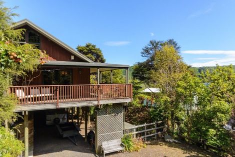 Photo of property in 11 Amelia Crescent, Waikawa, Picton, 7220