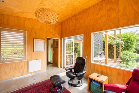 Photo of property in 25 Tennis Court Road, Raumati South, Paraparaumu, 5032