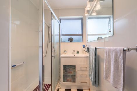 Photo of property in 23 Lowtherhurst Road, Massey, Auckland, 0614