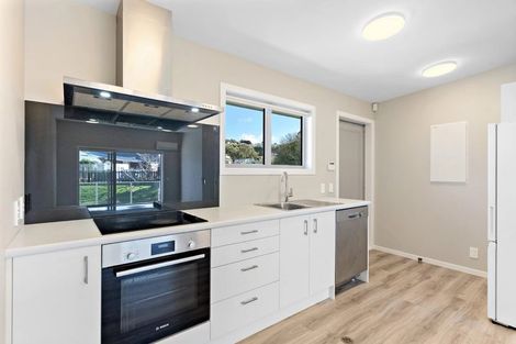 Photo of property in 3/14 Atkinson Street, Newlands, Wellington, 6037