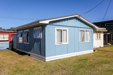 Photo of property in 70 Sixth Avenue, Urenui, 4377