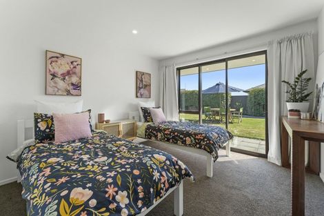 Photo of property in 21 De Bettencor Place, Mount Pisa, Cromwell, 9383