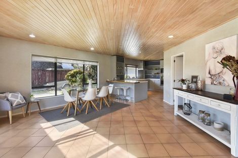 Photo of property in 25 Reynard Terrace, Conifer Grove, Takanini, 2112