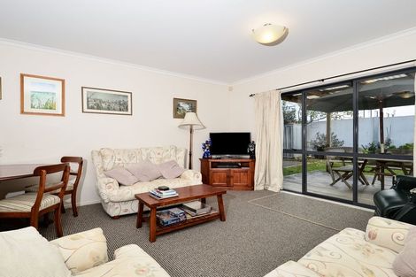 Photo of property in 6 Westvale Avenue, Ranui, Auckland, 0612