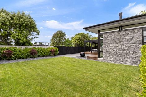 Photo of property in 49 Saint Andrews Square, Strowan, Christchurch, 8052