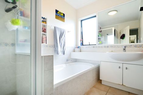 Photo of property in 6 Westvale Avenue, Ranui, Auckland, 0612